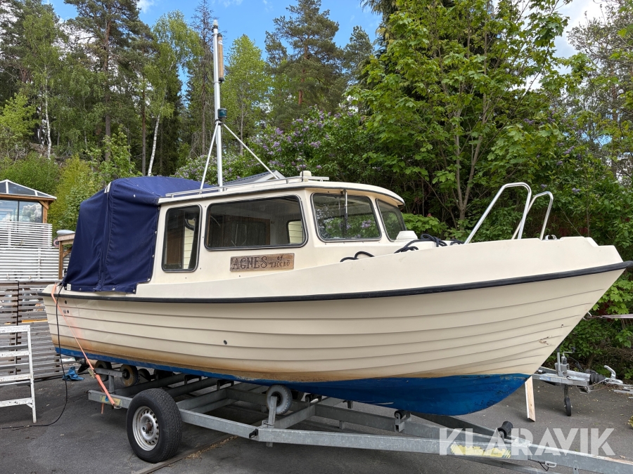 Motorbåt Utter 6000