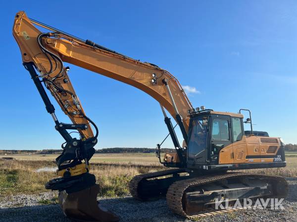 Grävmaskin Hyundai HX300 L med tiltrotator och planeringsskopa