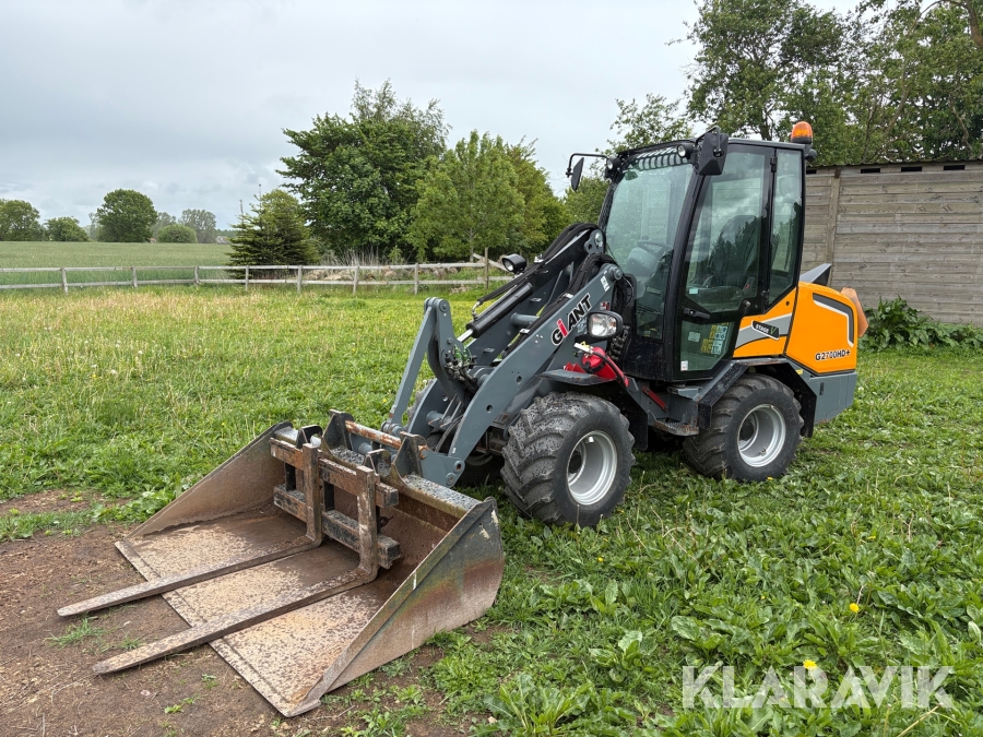 Hjullastare Giant G2700HD+ med redskap