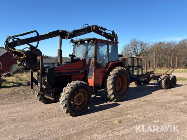 Traktor Valmet 605 med skogskran / skogsvagn