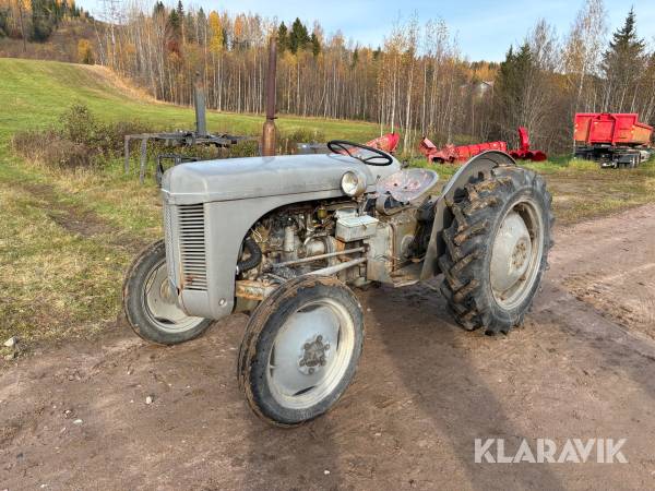 Traktor Massey Ferguson Grålle