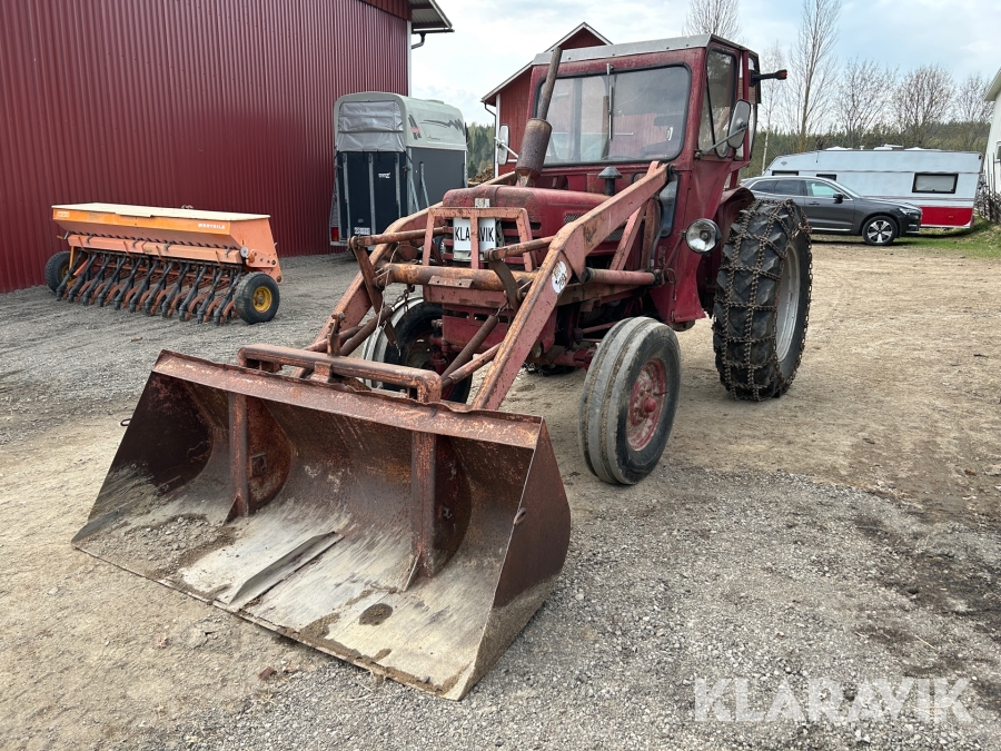 Traktor International IH Mc Cormick Intern B 275