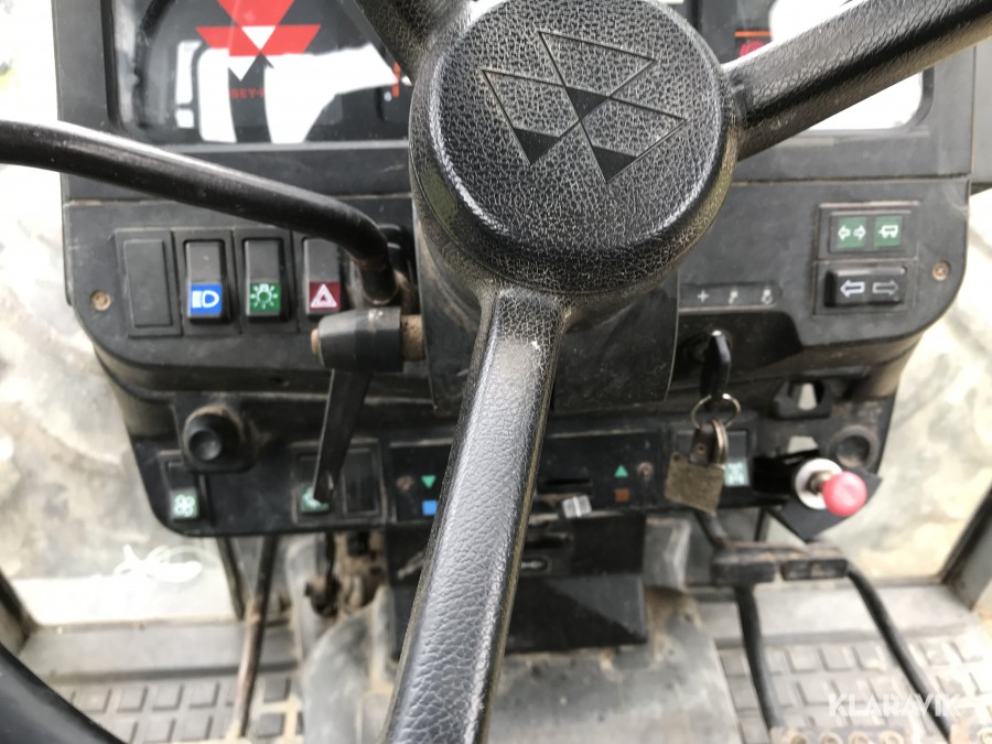 Traktor Massey Ferguson 375