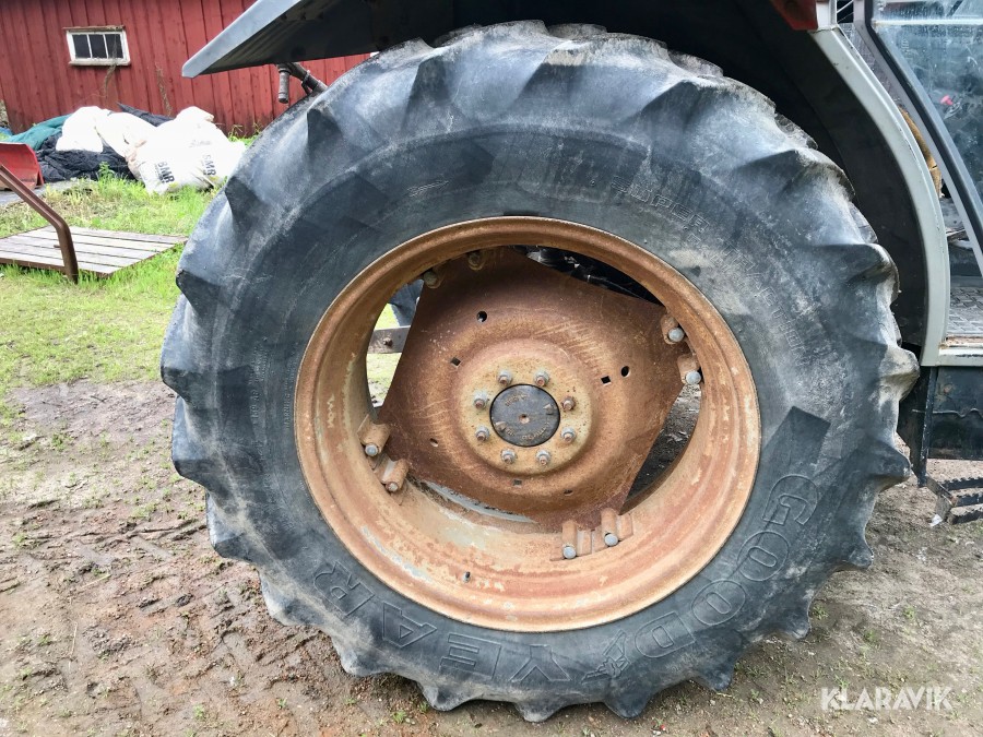 Traktor Massey Ferguson 375