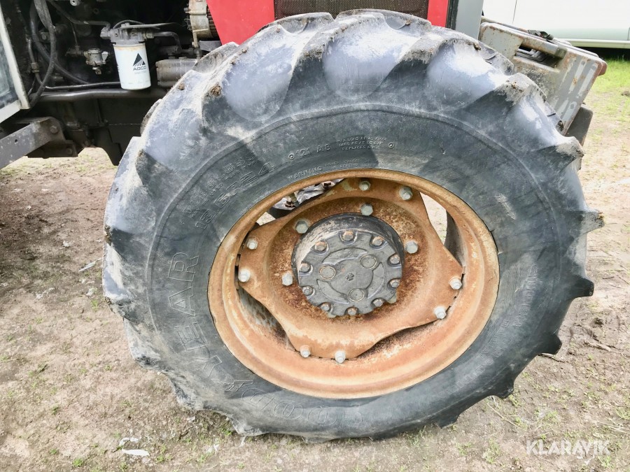 Traktor Massey Ferguson 375