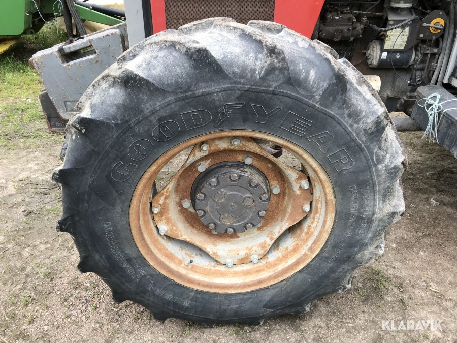 Traktor Massey Ferguson 375