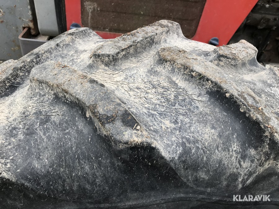 Traktor Massey Ferguson 375