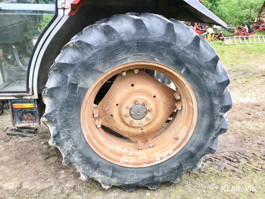 Traktor Massey Ferguson 375