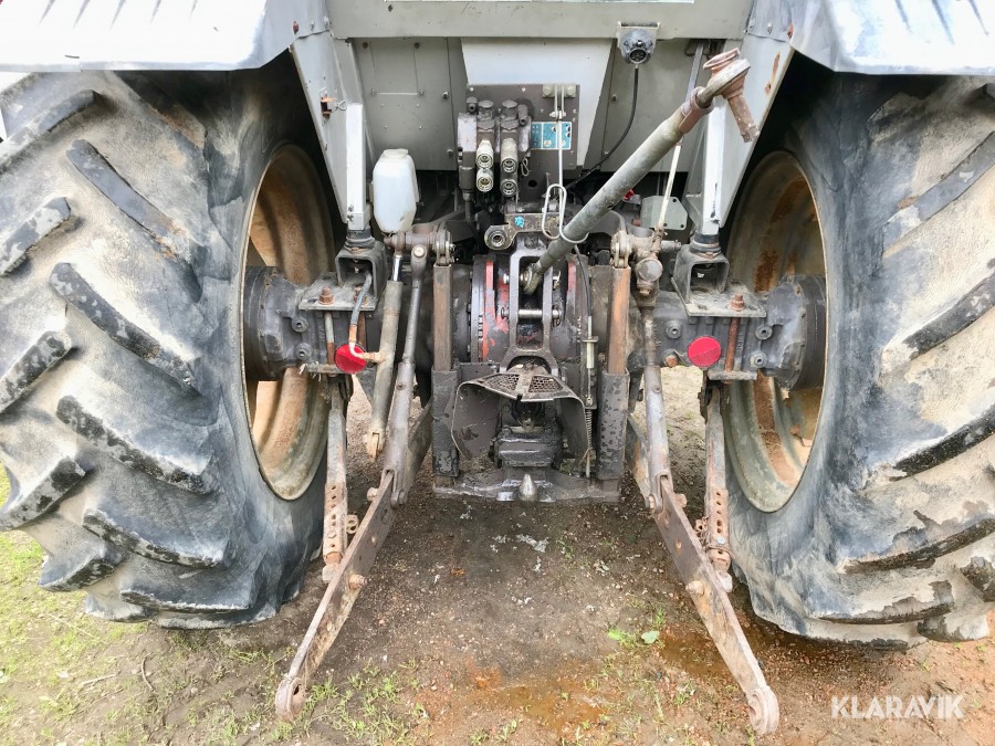 Traktor Massey Ferguson 375