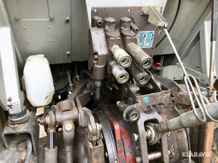 Traktor Massey Ferguson 375