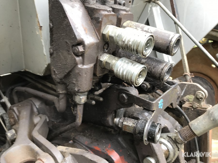 Traktor Massey Ferguson 375