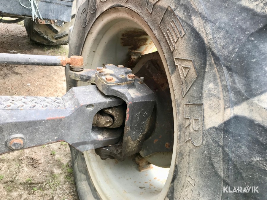 Traktor Massey Ferguson 375