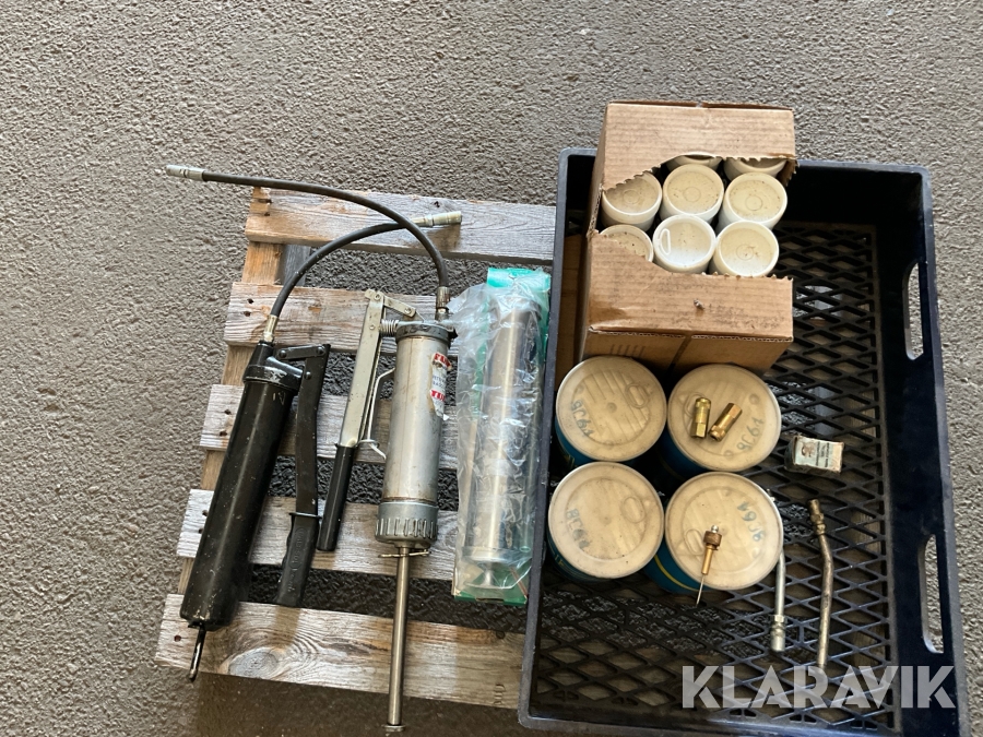 Smörjsprutor, fettpatronet och oljesug