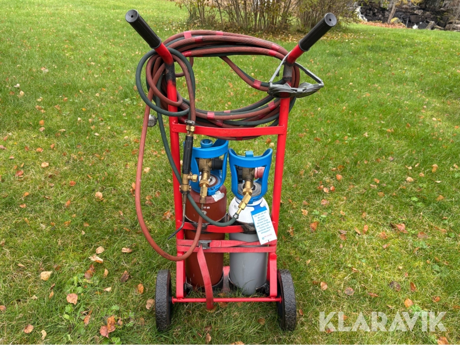 Svetskärra med slangar och brännare