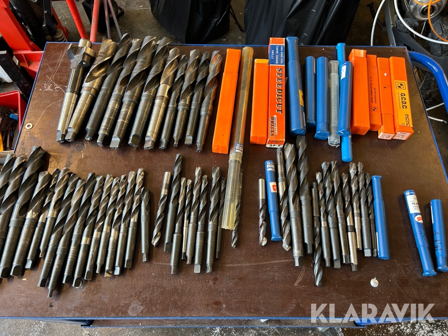 Parti med borrar olika storlekar