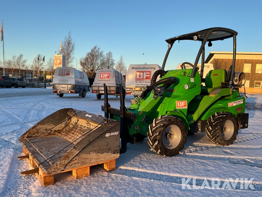 Kompaktlastare Avant 525 LPG med två redskap