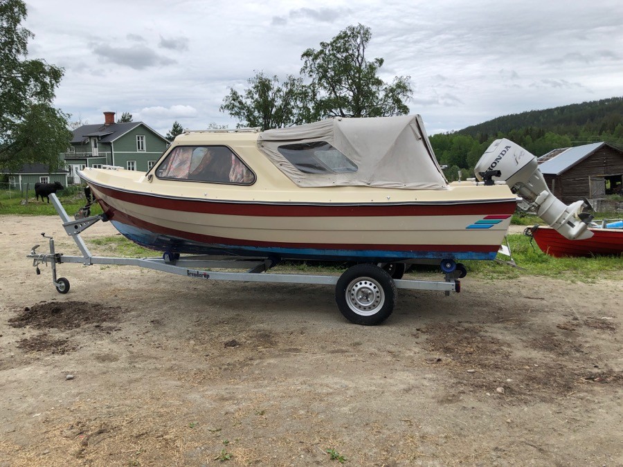Motorbåt, Uttern 495 HT med motor och båtvagn