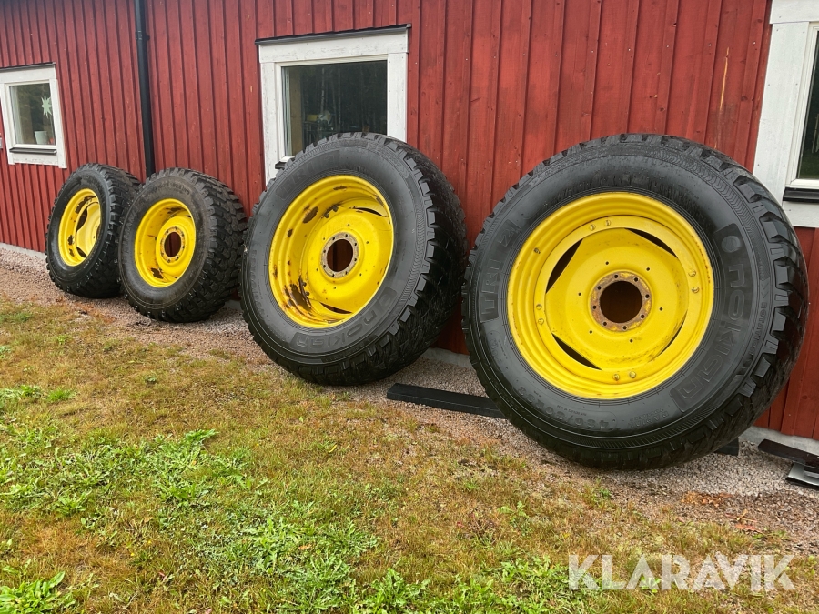 Industridäck på John Deere fälg