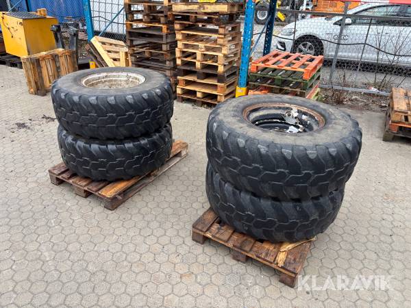 Entreprenaddäck med fälg Dunlop 405/70R20 4st