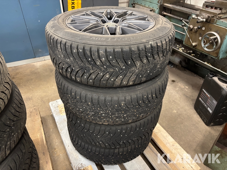 Vinterdäck på aluminiumfälgar Kumho 215/60-17 4st