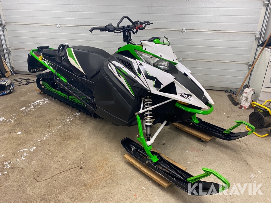 Snöskoter Arctic Cat M8000 153”