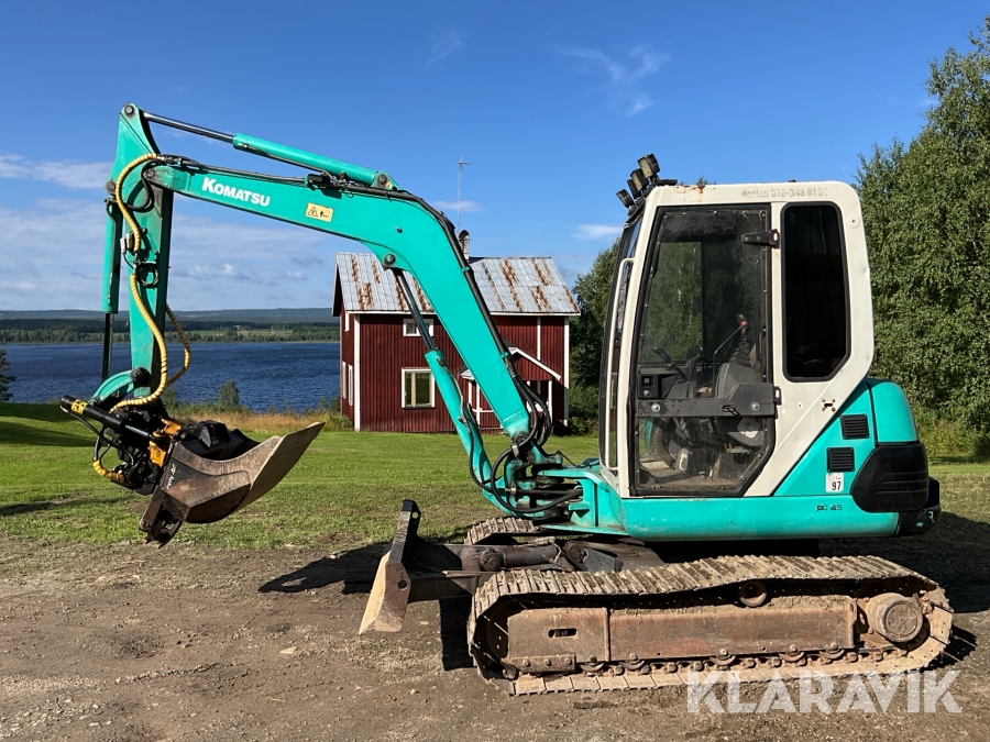 Grävmaskin Komatsu PC45 med flera skopor