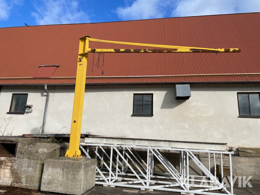 Pelarsvängkran med betongfundament Abus LS