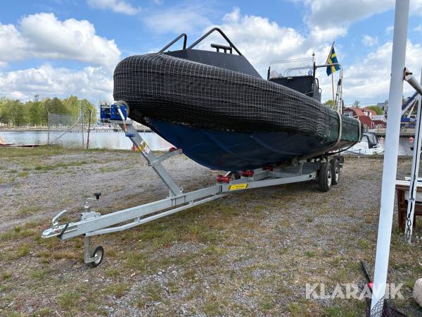 Räddningsbåt med släp