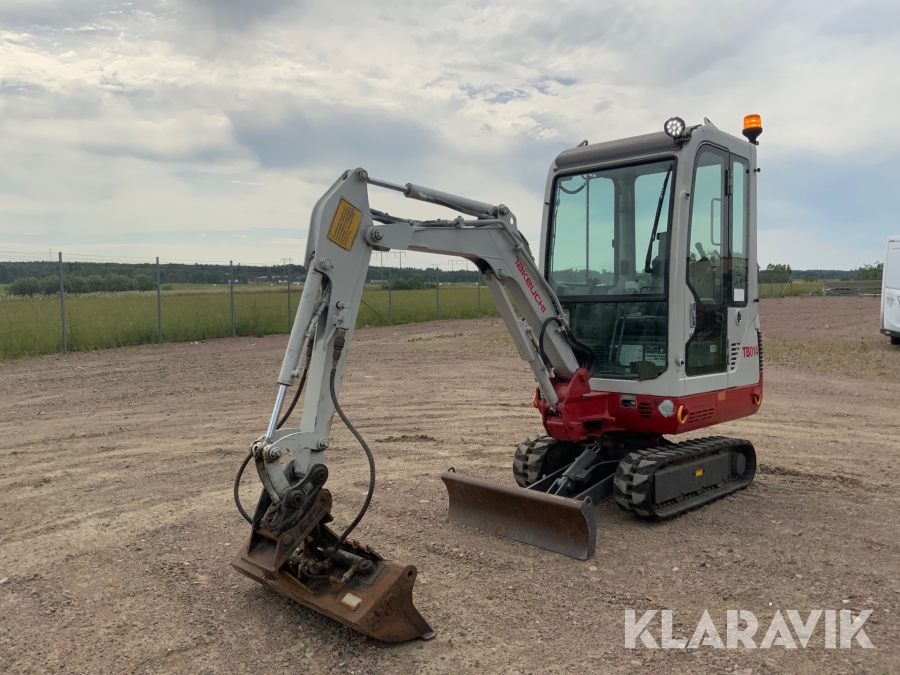 Minigrävare Takeuchi TB014 med trailer och flera skopor