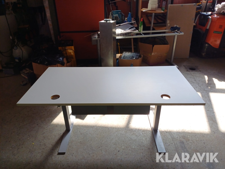 Höj- och sänkbart skrivbord