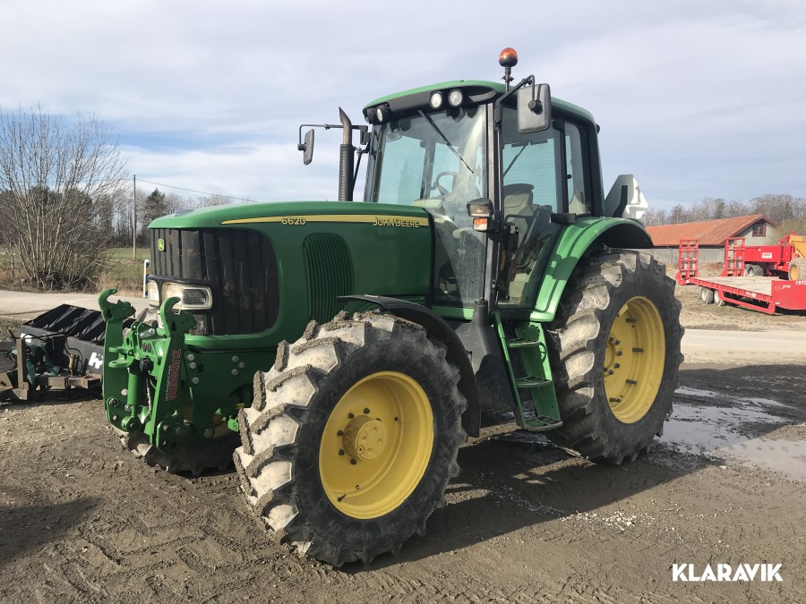 Traktor John Deere 6620 med frontlyft 