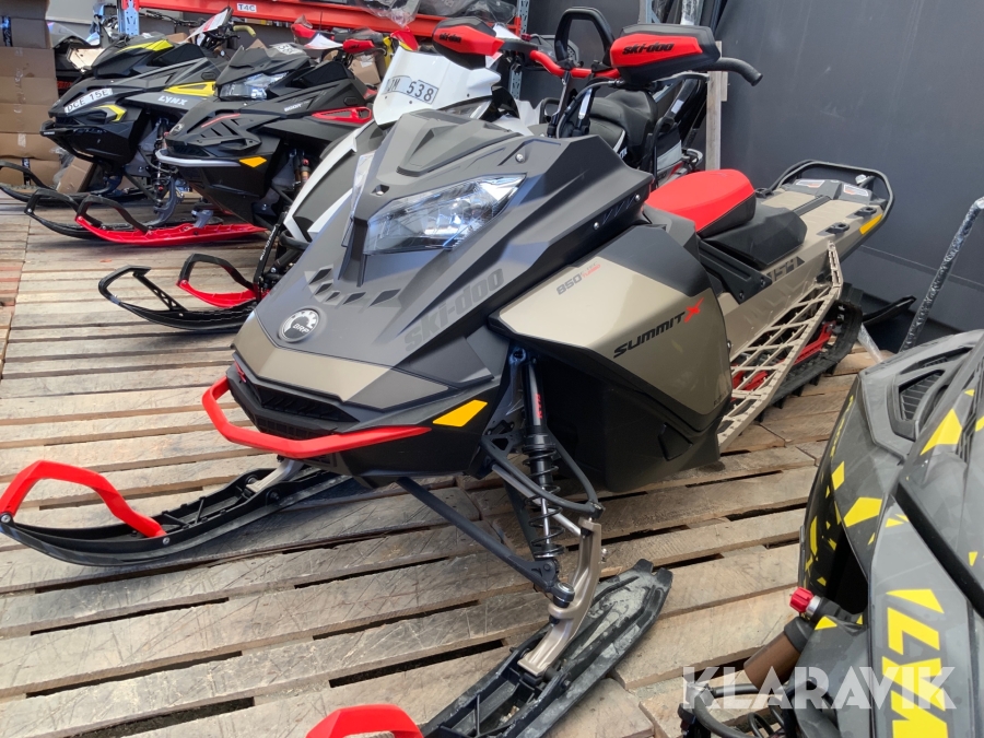 Snöskoter Ski-doo Summit Expert 154