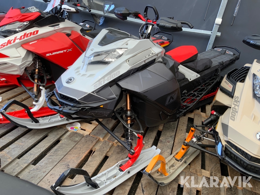 Snöskoter Ski-doo Summit Expert 154