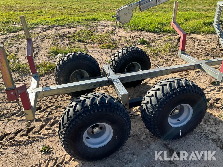 6-hjuling Can-Am Outlander 650 Max PRO med timmervagn