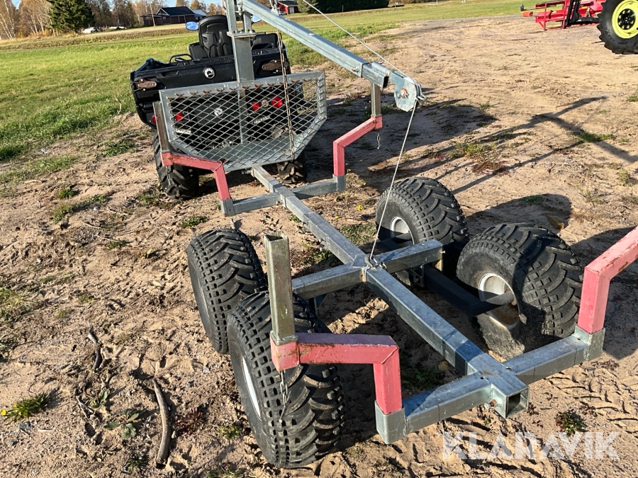 6-hjuling Can-Am Outlander 650 Max PRO med timmervagn