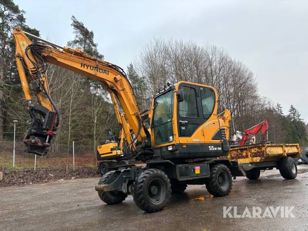 Grävmaskin Hyundai Robex 55W-9A med vagn och flera redskap