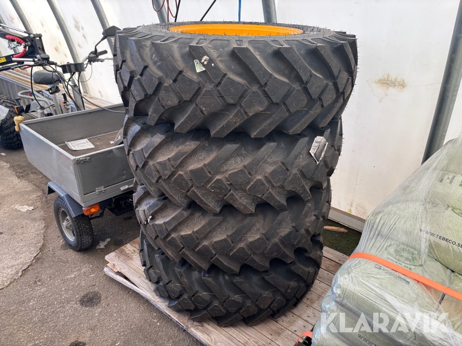 Entreprenaddäck på fälg till L30 BKT 12.5-20 4st