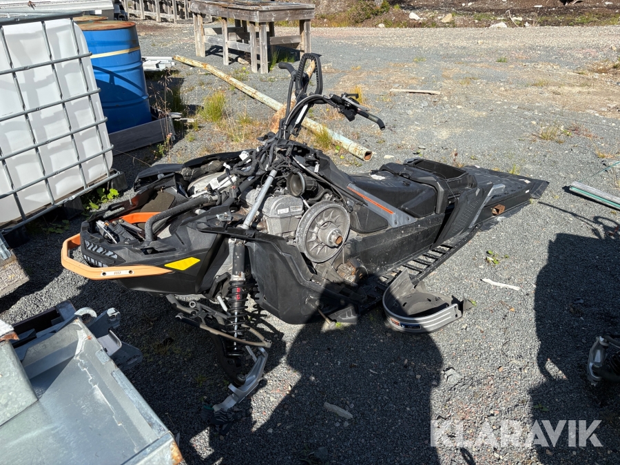 Snöskoter Lynx Commander 900 ACE