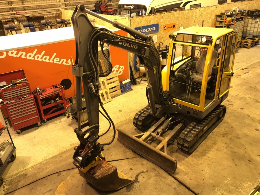 Grävmaskin Volvo EC35 med tiltrotator