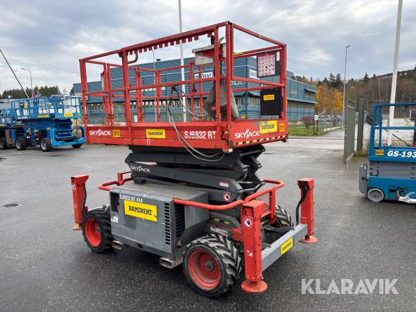 Saxlift Skyjack SJ6832RT 4x4