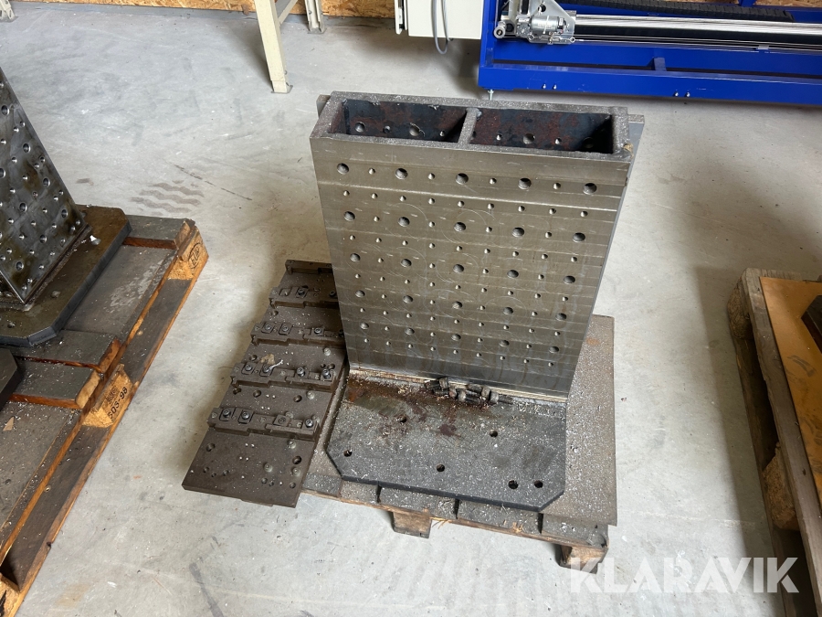 Bearbetningskub med fixtur vinkelhylla