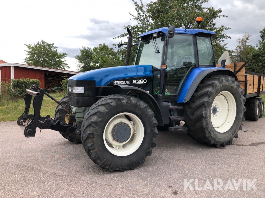 Traktor New Holland 8360 med frontlyft