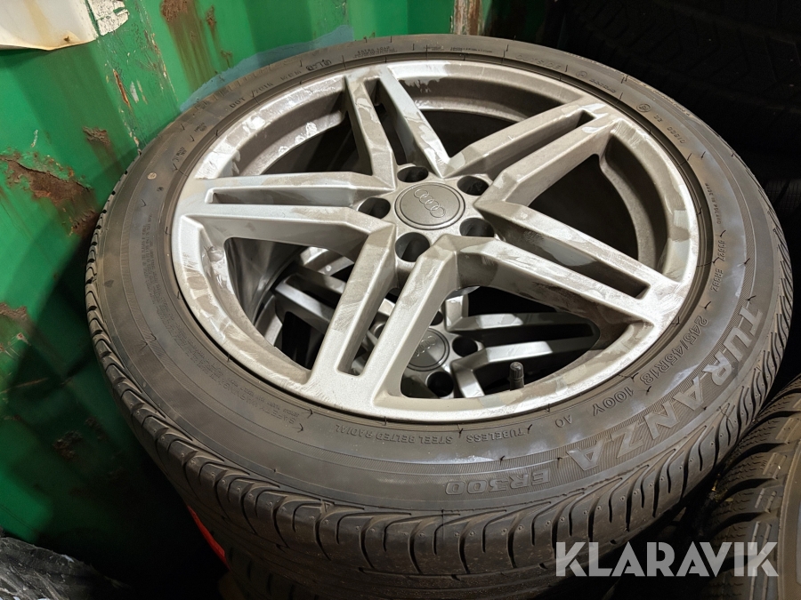Däck med fälg Bridgestone / Nokian / Audi 245/45 R18