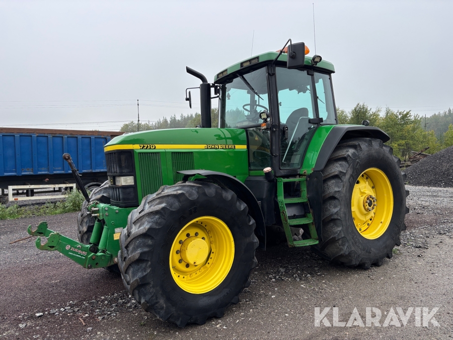 Traktor John Deere 7710 PowerQuad med frontlyft