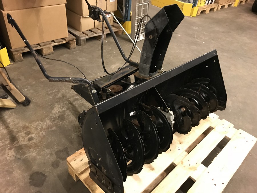 Frontmonterad Snöslunga