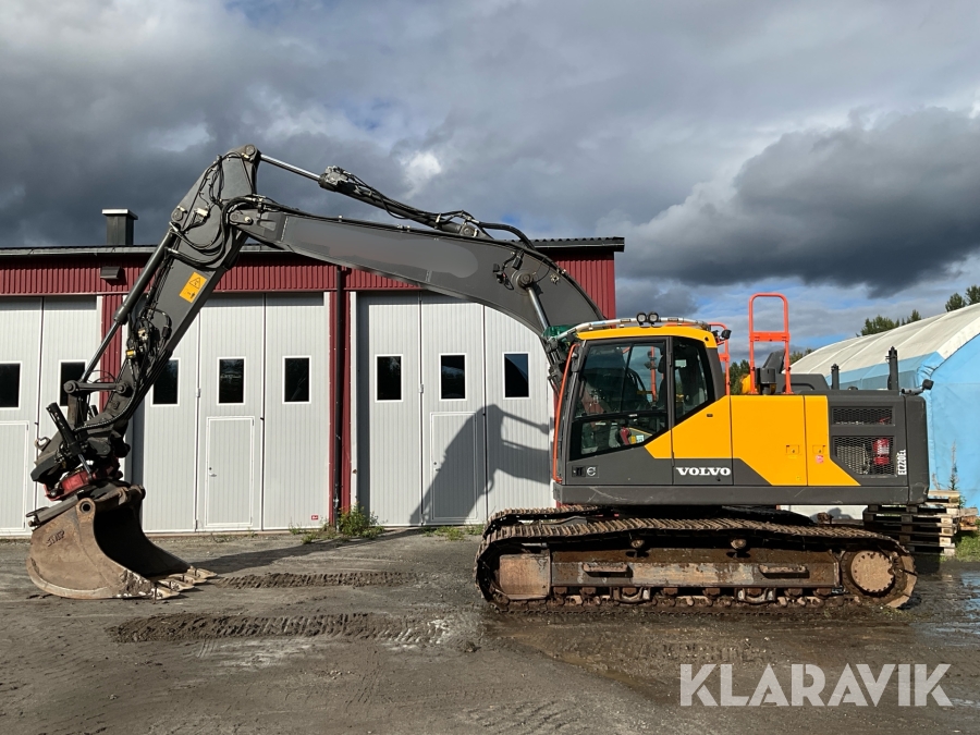 Grävmaskin Volvo EC220EL med flera redskap
