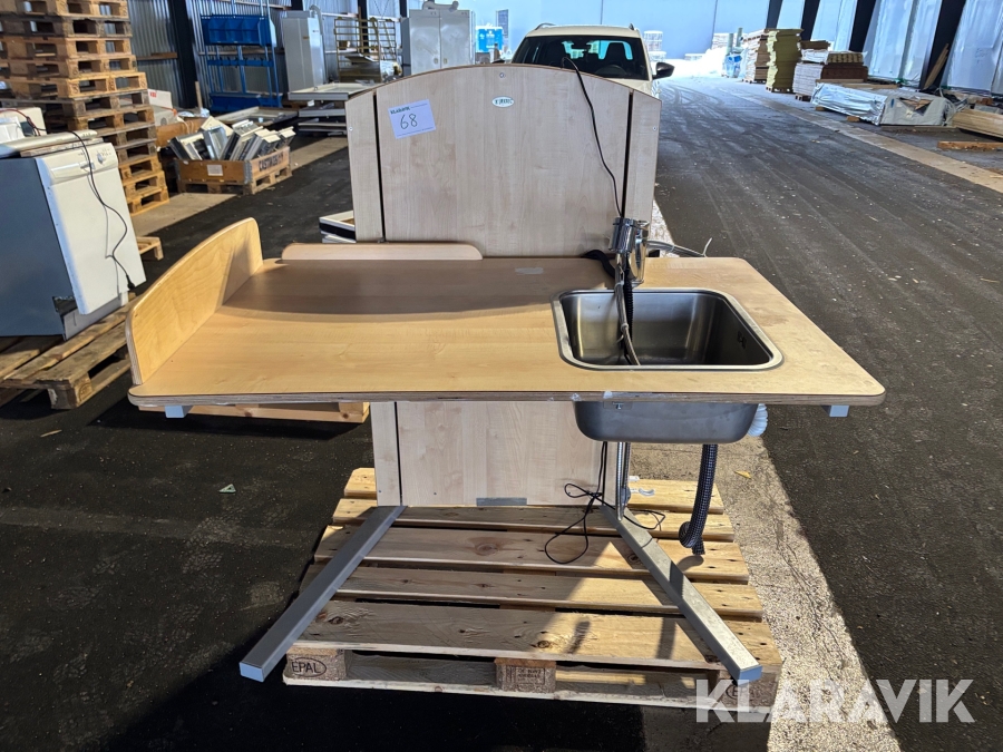 Eldrivet skötbord med tvättho Jeltec Lyfta 120 1st