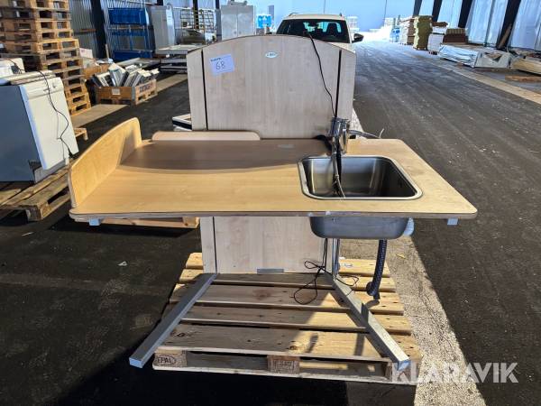 Eldrivet skötbord med tvättho Jeltec Lyfta 120 1st