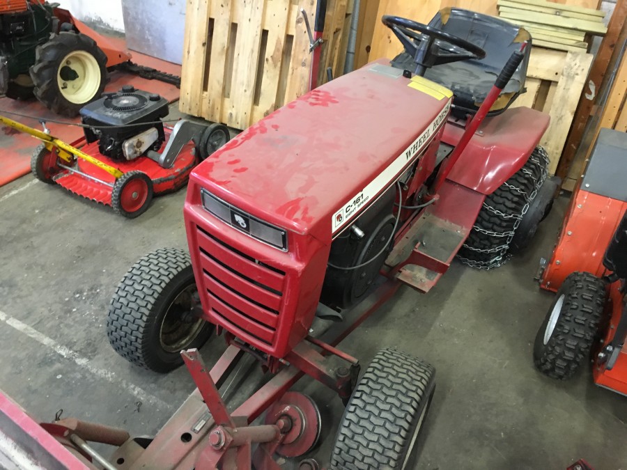 Trädgårdstraktor m utrustning (Reparationsobjekt)