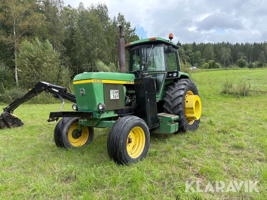 Traktor John Deere 4430 med släntklippare